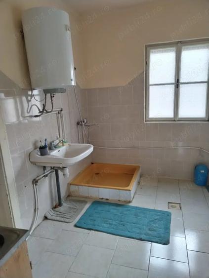 Casă cu 5 camere în Racovița