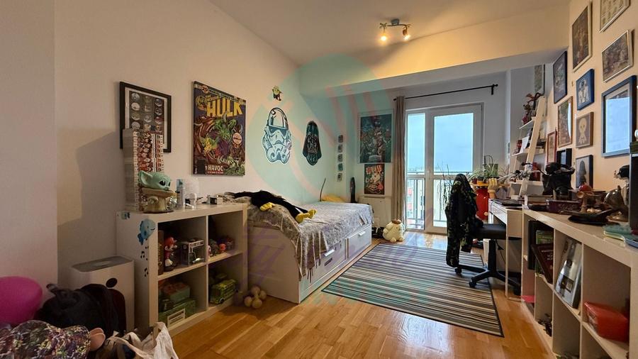 Apartament cu 4 camere decomandat, mobilat în Decebal