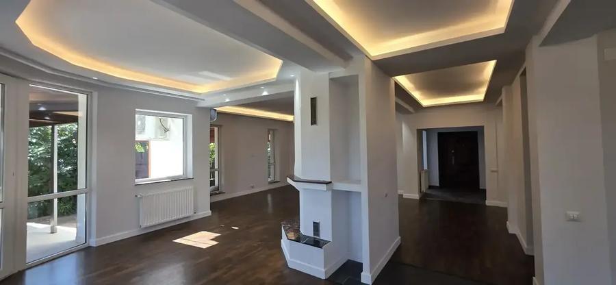 Casă individuală cu 5 camere cu Teren 640 Mp în Vest