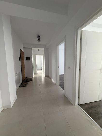 Apartament cu 3 camere în Drumul Carului