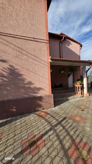 Casă cu 5 camere cu Teren 1300 Mp în Central