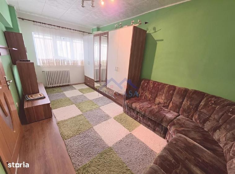Apartament 2 camere,decomandat, et.2, Cetate, zona Mercur - 2