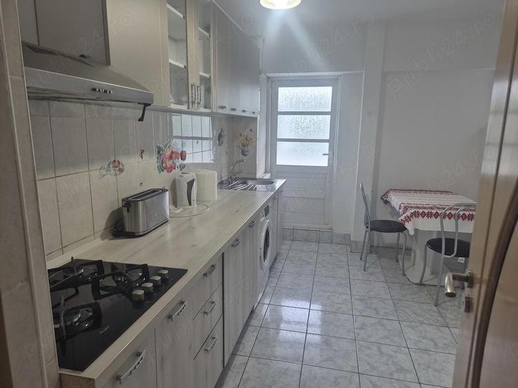 Apartament 2 camere foarte spatios, zona centrala Pucioasa - 9