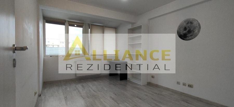 Apartament cu 3 camere semidecomandat, mobilat în Central
