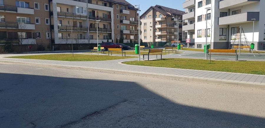 Apartament cu 3 camere decomandat în Florești