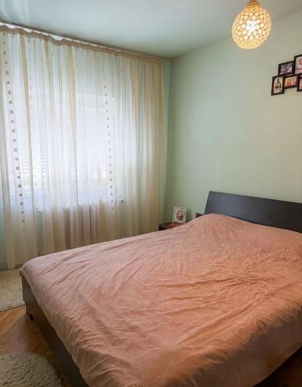 Apartament cu 3 camere decomandat în Exterior Vest