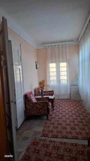 Casă cu 3 camere cu Teren 3600 Mp în Central