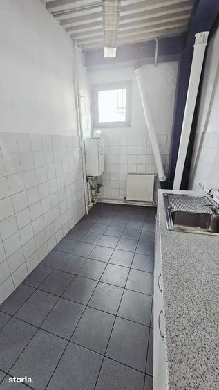 Spațiu comercial, de 370 mp, în Dămăroaia