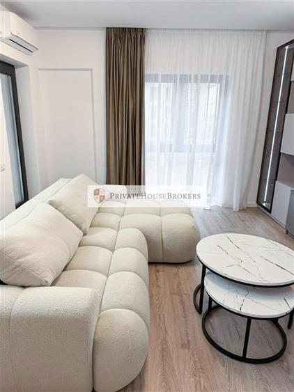 Apartament cu 3 camere semidecomandat, mobilat în Pipera