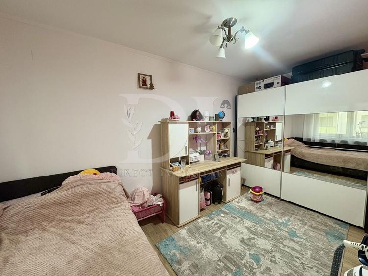 Apartament cu 3 camere semidecomandat, mobilat în Florești