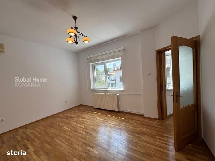 Casă cu 4 camere în Vatra Luminoasă