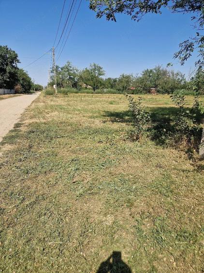 Teren de 1378 mp, în Ion Roată