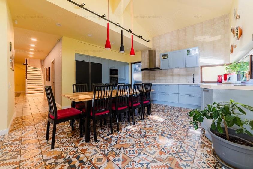 Casă cu 5 camere cu Teren 808 Mp în Central