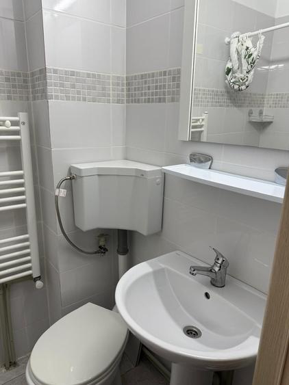 Garsonieră decomandată în Central