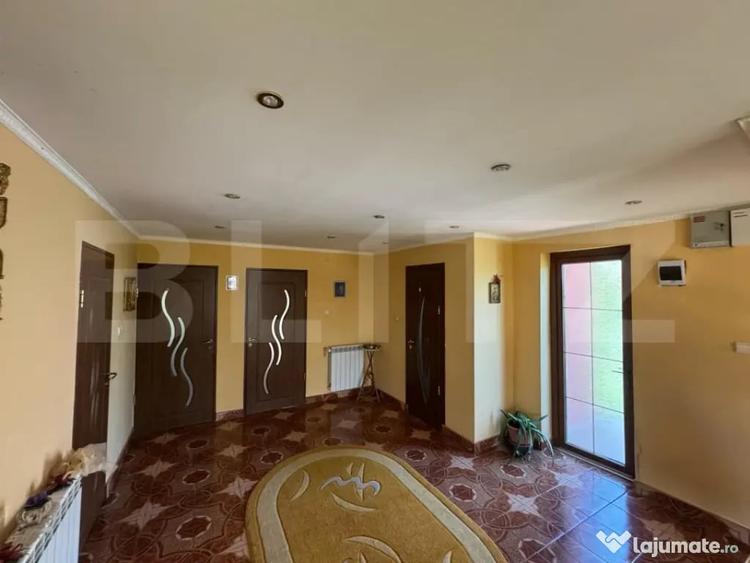 Casă cu 9 camere cu Teren 303 Mp în Central