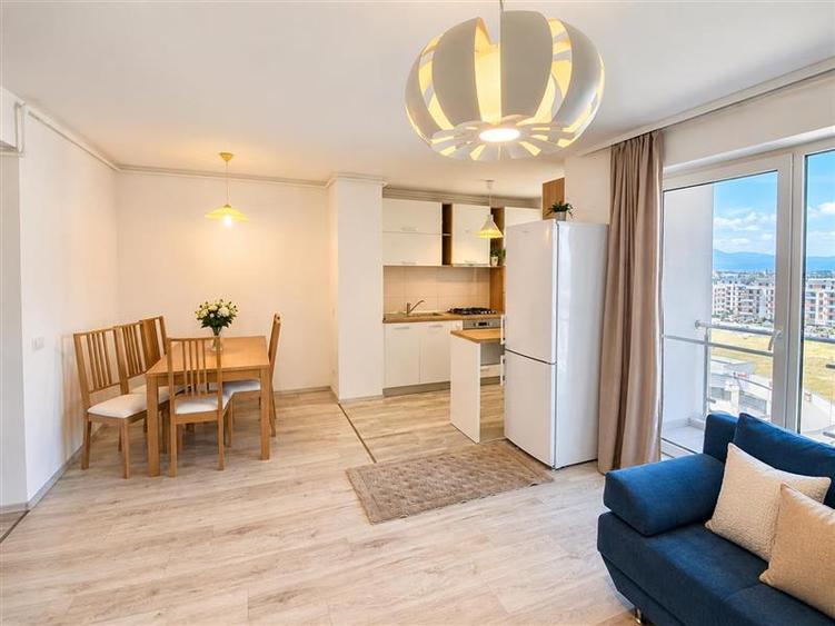 Apartament cu 2 camere semidecomandat, mobilat în Tractorul