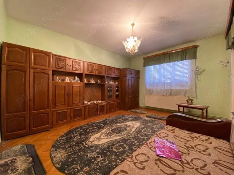 Casă cu 5 camere în Tărlungeni