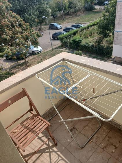 Garsonieră decomandată, mobilată în Poarta 6