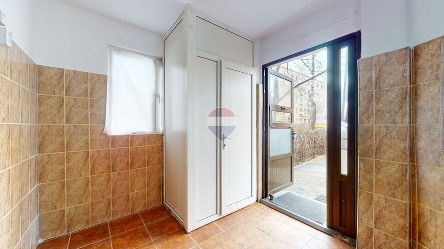 Spațiu comercial, de 18 mp, în Florilor