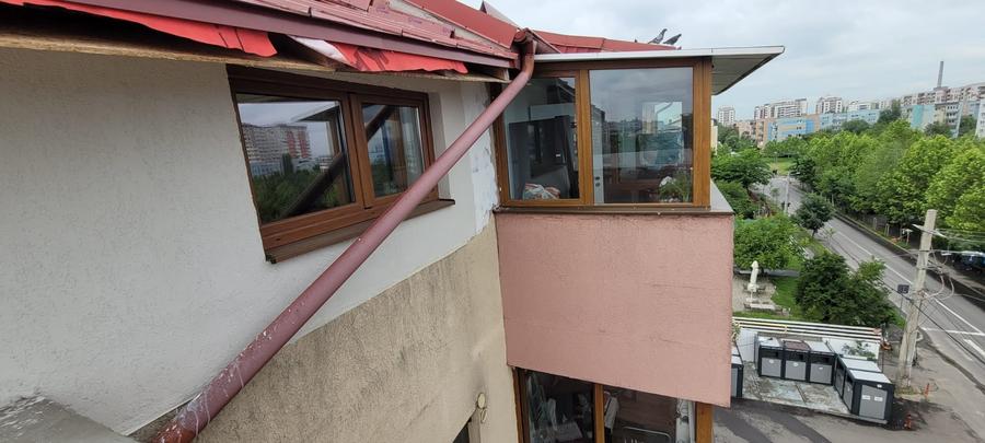 Apartament cu 4 camere decomandat în Drumul Taberei