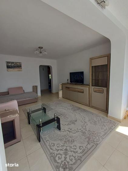 Apartament cu 3 camere decomandat, mobilat în Central