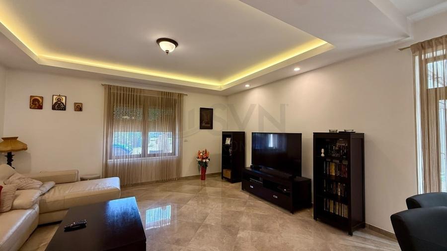 Casă individuală cu 10 camere cu Piscina în Nord