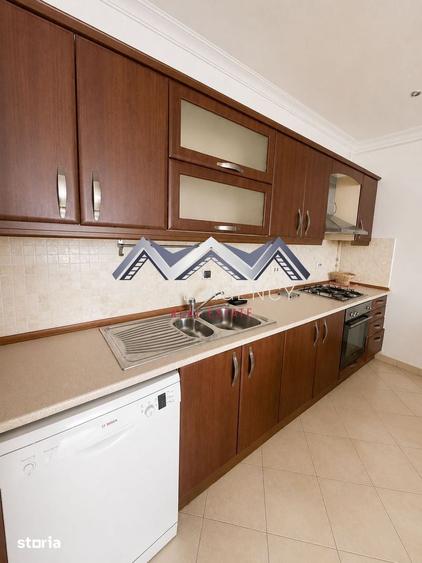 Apartament cu 3 camere, mobilat în Central