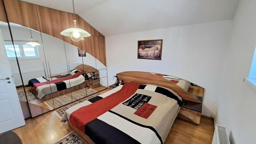 Casă individuală cu 5 camere cu Canalizare în 1 Decembrie