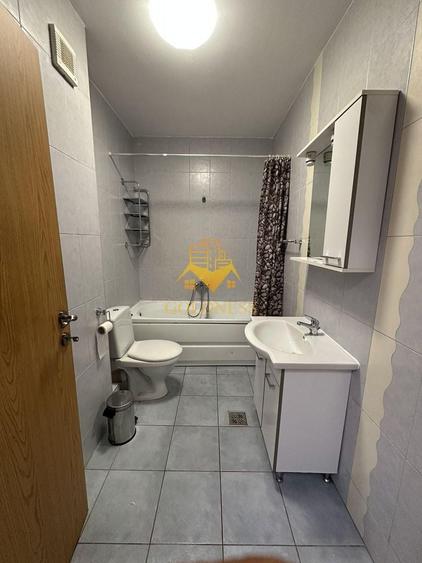 Apartament cu 3 camere semidecomandat, mobilat în Central
