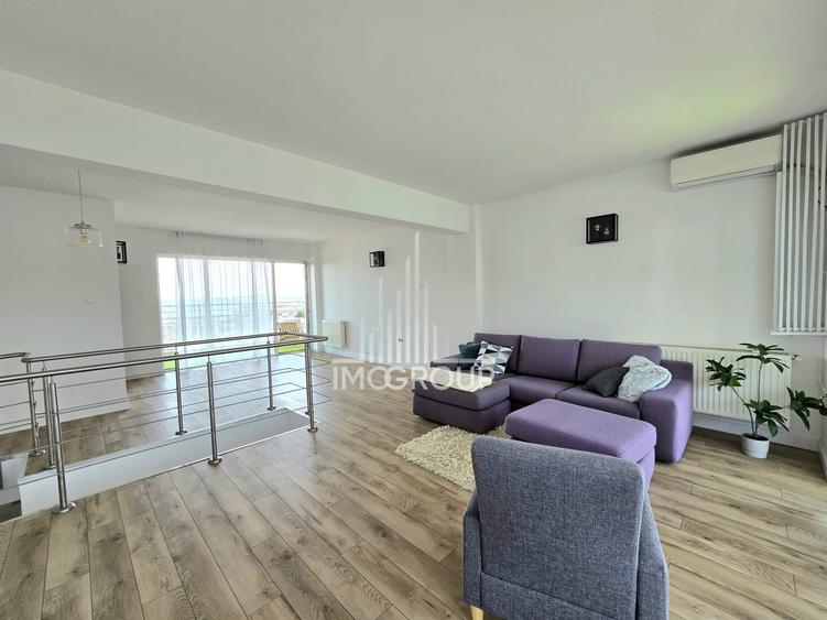 Apartament cu 5 camere semidecomandat, mobilat în Bună Ziua