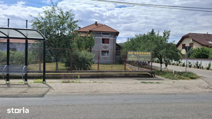 Casă cu 5 camere cu Teren 1088 Mp în Central