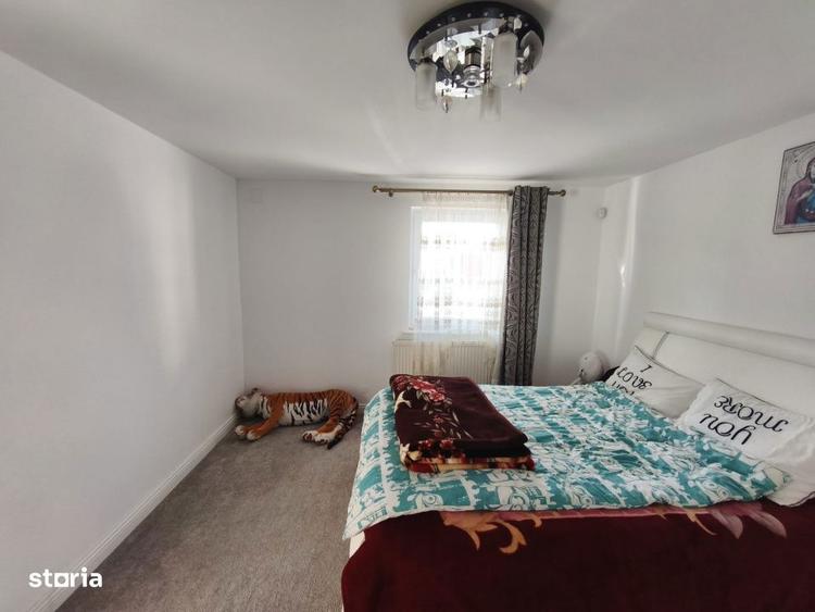 Casă cu 4 camere cu Teren 1500 Mp în Vicovu de Sus