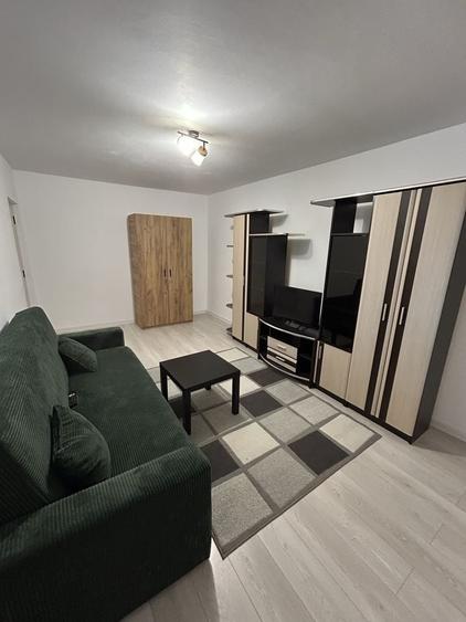 Apartament cu 3 camere decomandat în Exterior Vest