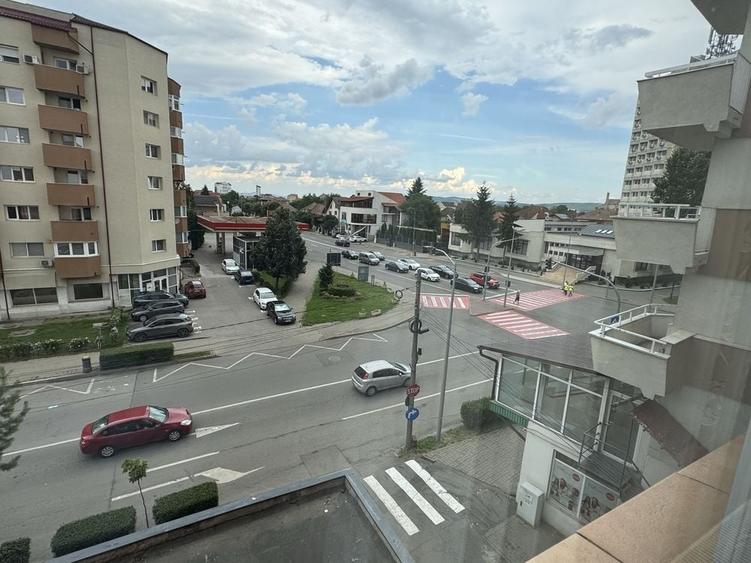Apartament cu 3 camere în Cetate