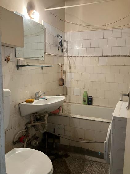 Apartament cu 3 camere semidecomandat în Titan