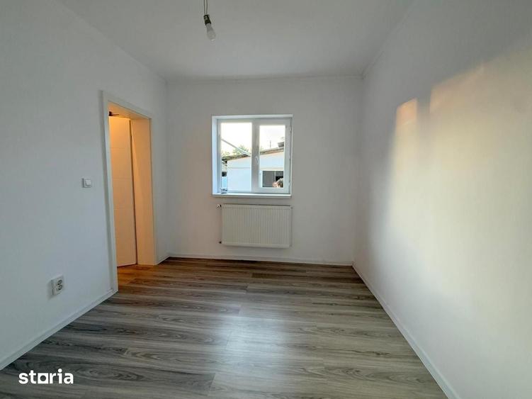 Casă cu 4 camere cu Teren 235 Mp în Plopi