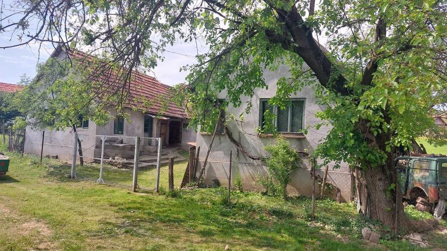 Casă cu 3 camere în Nadăș