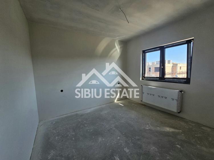 Duplex cu 5 camere cu Canalizare în Șura Mică