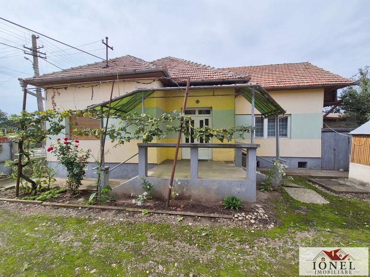 Casă individuală cu 4 camere cu Canalizare în Obreja
