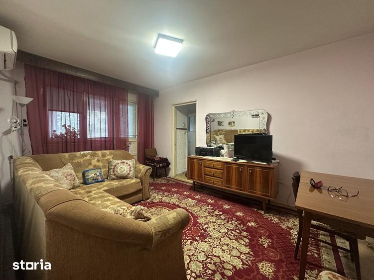 Apartament cu 3 camere semidecomandat în Malu Roșu