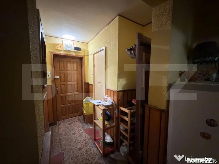 Apartament cu 3 camere semidecomandat în Calea București