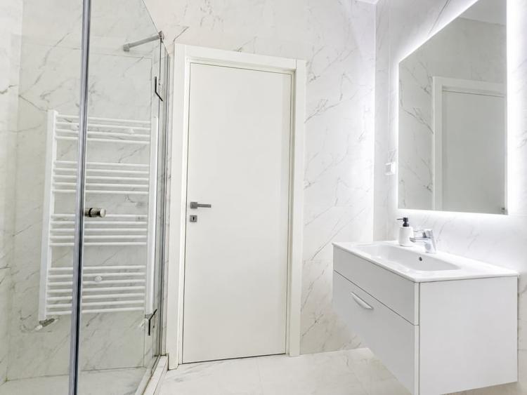 NOU / SUPERB  / COMPLET MOBILAT SI UTILAT / SPATII GENEROASE - 12