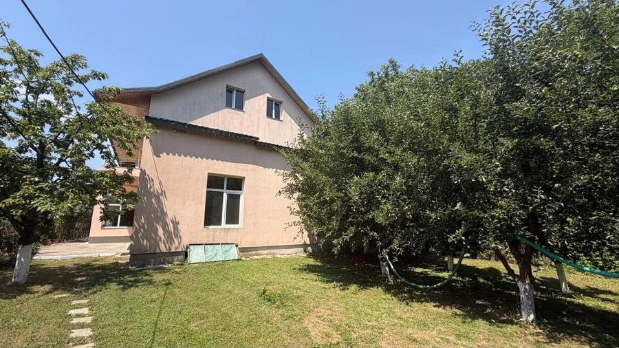 Casă individuală cu 2 camere decomandat cu Teren 418 Mp în Dorobanți