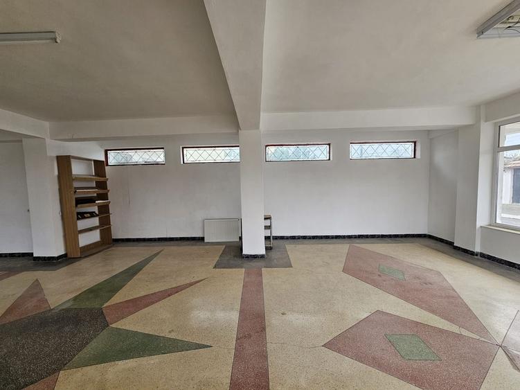 Spațiu comercial, de 280 mp, în Central
