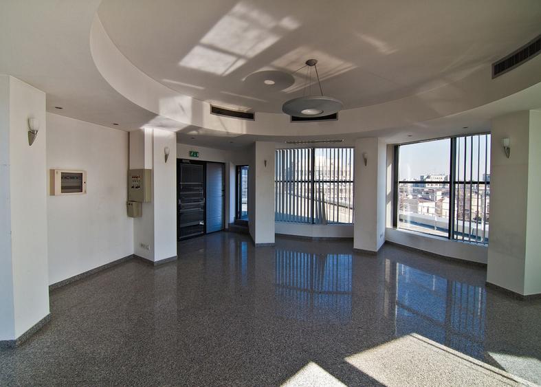 Birou, de 5,185 mp, în Universitate