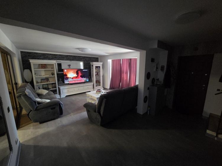Casă cu 4 camere în Priseaca