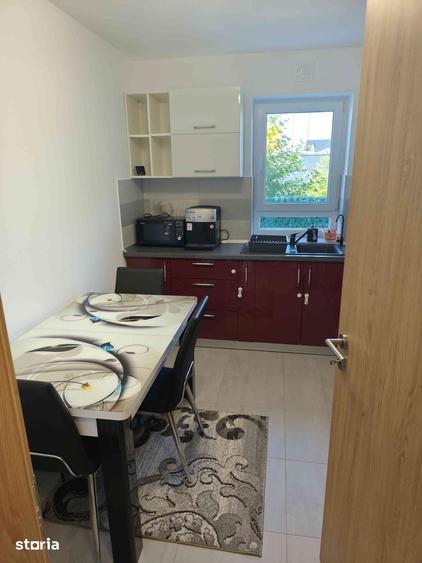 Apartament cu 2 camere decomandat în Tractorul