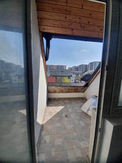 Apartament cu 7 camere decomandat în Central