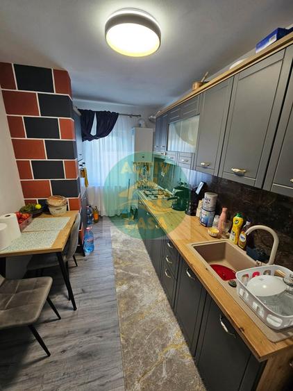 Apartament cu 3 camere decomandat în Est
