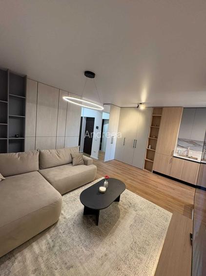 Inchiriez apartament cu 2 camere, tip studio | Apollo Pasarela | Metrou Berceni | Prima inchiriere
